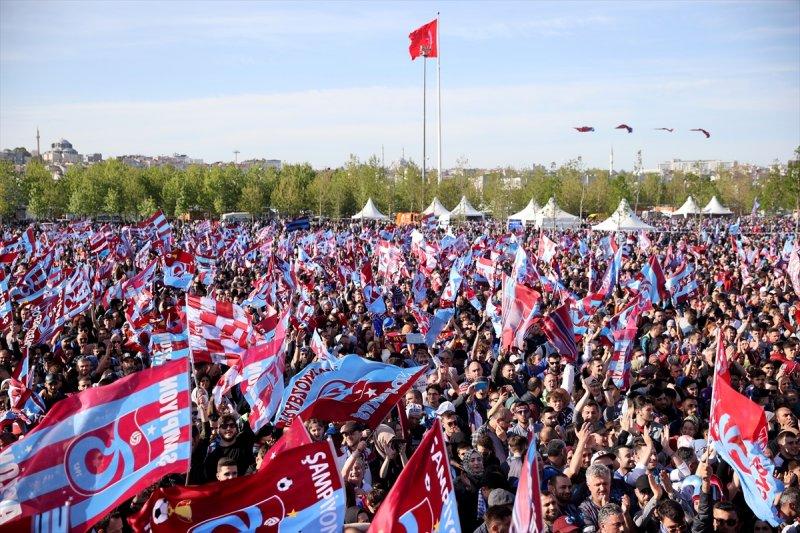 Trabzonspor, şampiyonluğu İstanbul'da kutladı
