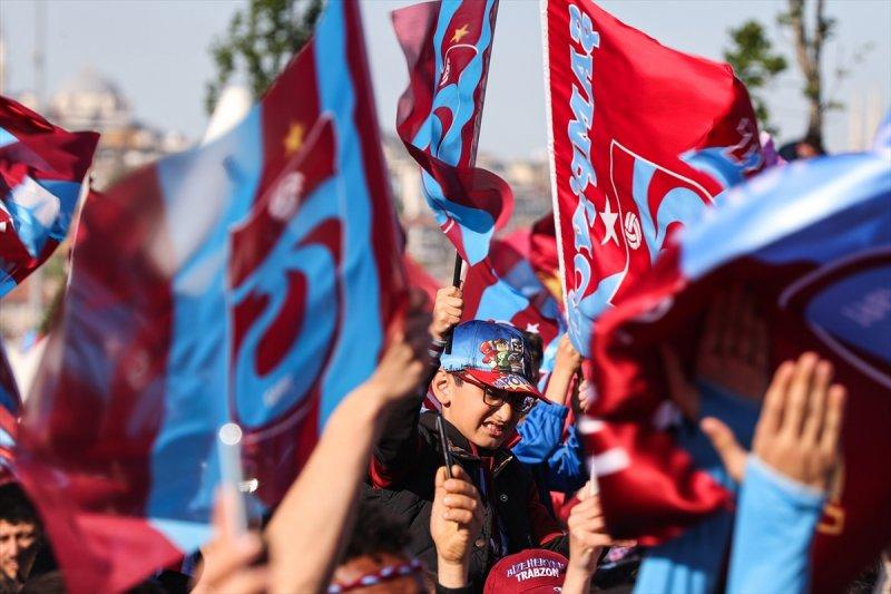 Trabzonspor, şampiyonluğu İstanbul'da kutladı
