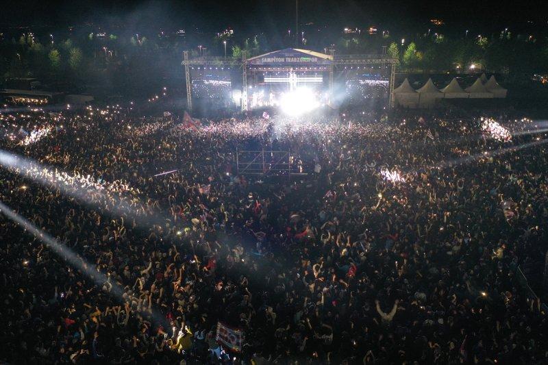 Trabzonspor, şampiyonluğu İstanbul'da kutladı