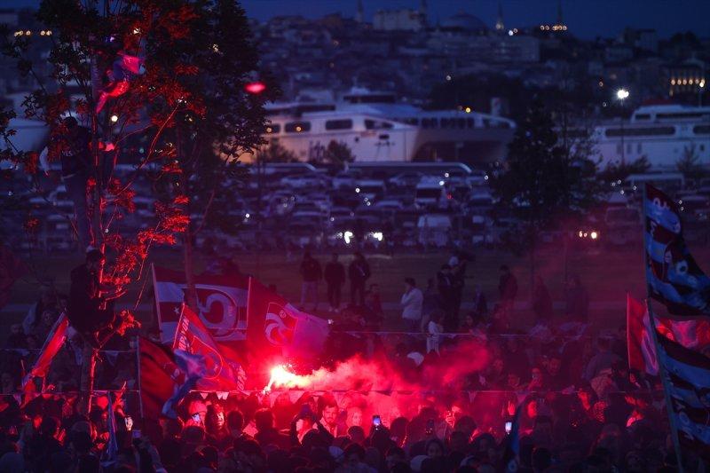 Trabzonspor, şampiyonluğu İstanbul'da kutladı