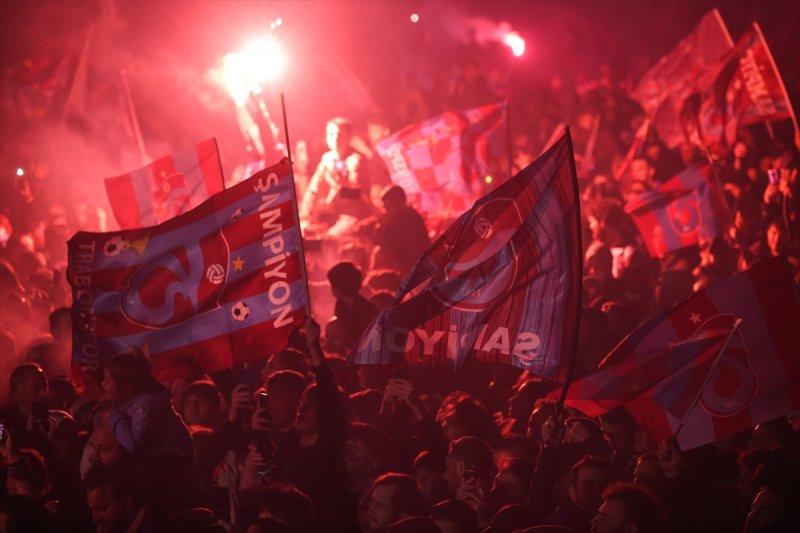 Trabzonspor, şampiyonluğu İstanbul'da kutladı