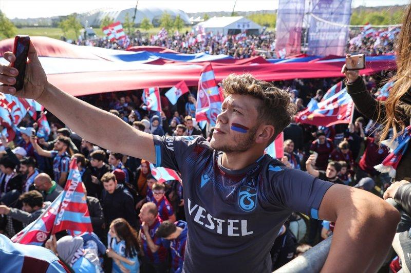 Trabzonspor, şampiyonluğu İstanbul'da kutladı