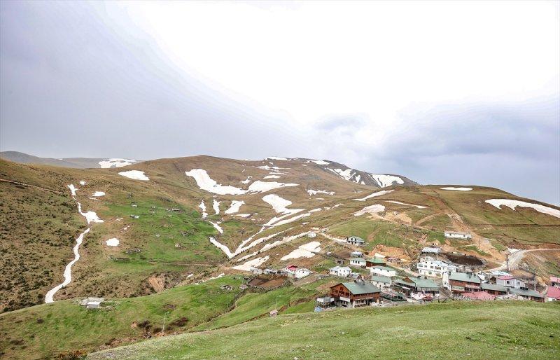 Limni Gölü, baharla birlikte ziyarete açıldı