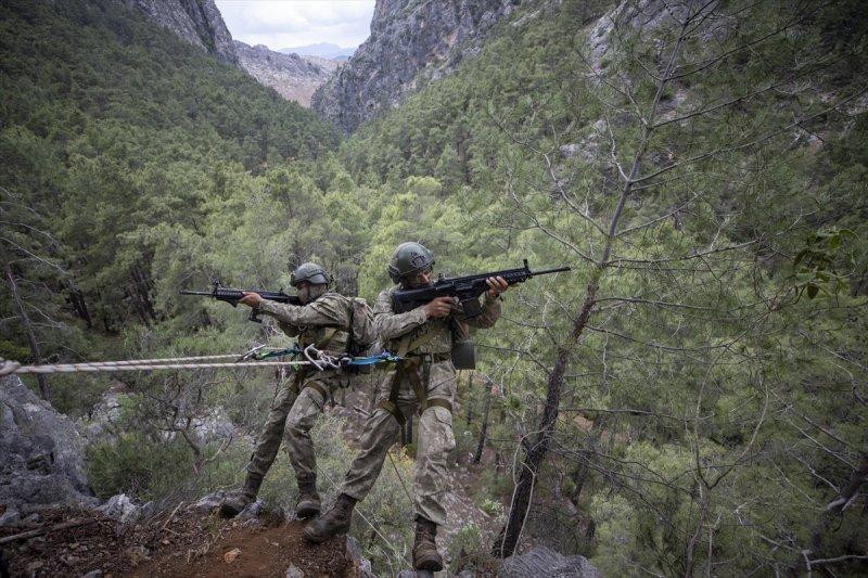 TSK Isparta'da, dünyanın en zorları arasında yer alan askeri eğitimi veriyor