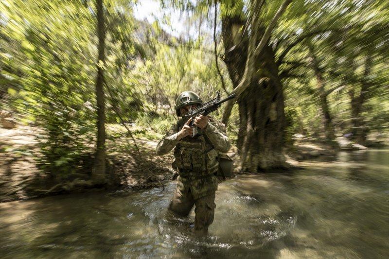 TSK Isparta'da, dünyanın en zorları arasında yer alan askeri eğitimi veriyor