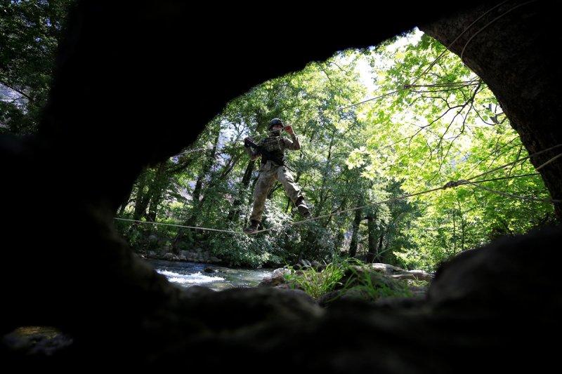 TSK Isparta'da, dünyanın en zorları arasında yer alan askeri eğitimi veriyor