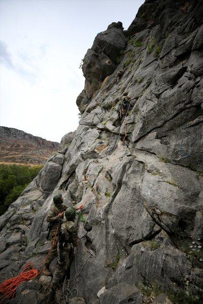 TSK Isparta'da, dünyanın en zorları arasında yer alan askeri eğitimi veriyor