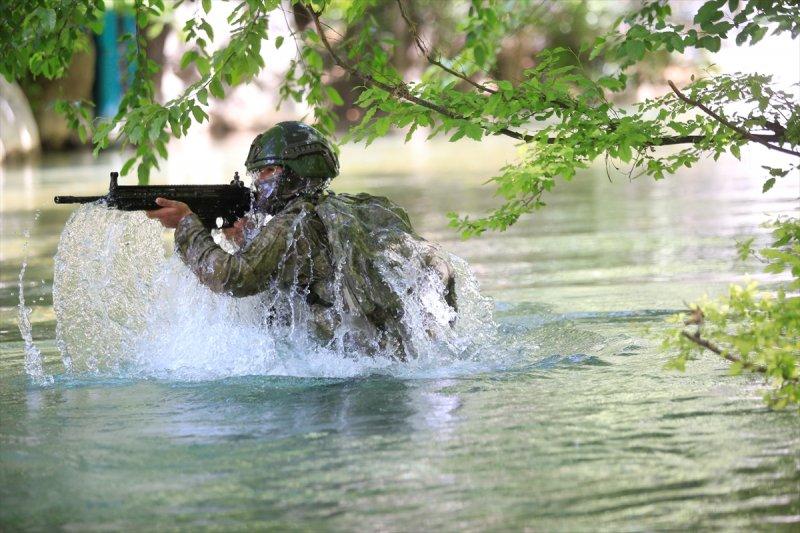 TSK Isparta'da, dünyanın en zorları arasında yer alan askeri eğitimi veriyor