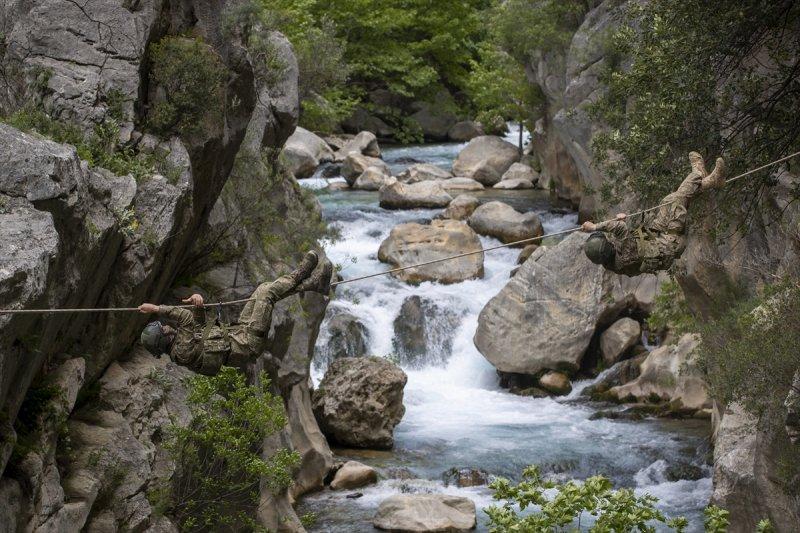 TSK Isparta'da, dünyanın en zorları arasında yer alan askeri eğitimi veriyor