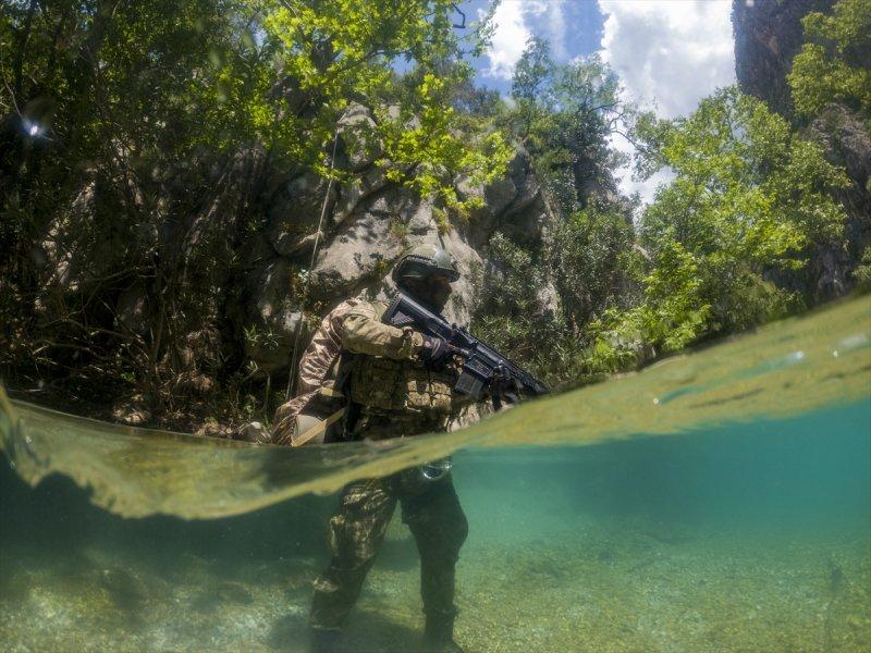 TSK Isparta'da, dünyanın en zorları arasında yer alan askeri eğitimi veriyor