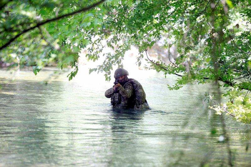 TSK Isparta'da, dünyanın en zorları arasında yer alan askeri eğitimi veriyor