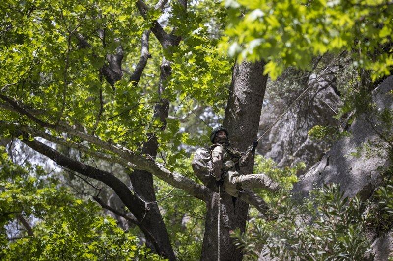 TSK Isparta'da, dünyanın en zorları arasında yer alan askeri eğitimi veriyor