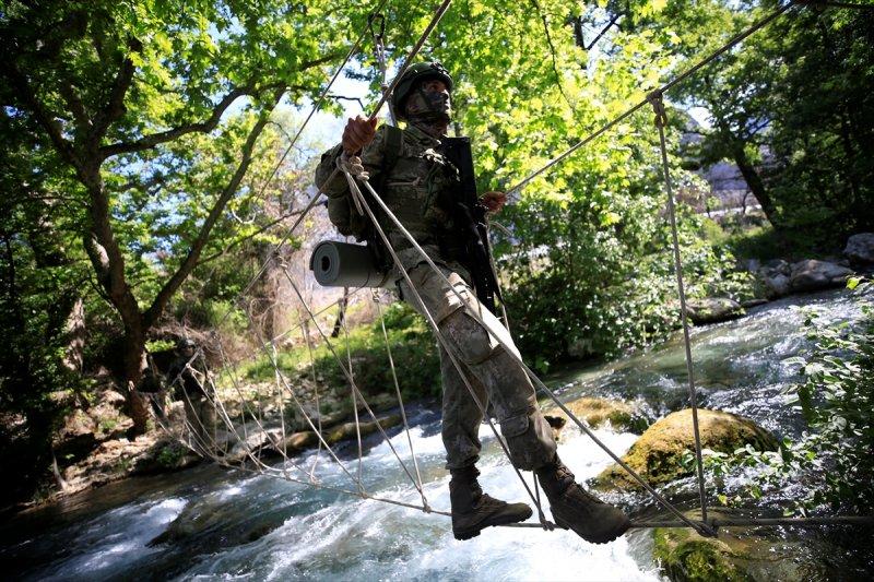 TSK Isparta'da, dünyanın en zorları arasında yer alan askeri eğitimi veriyor
