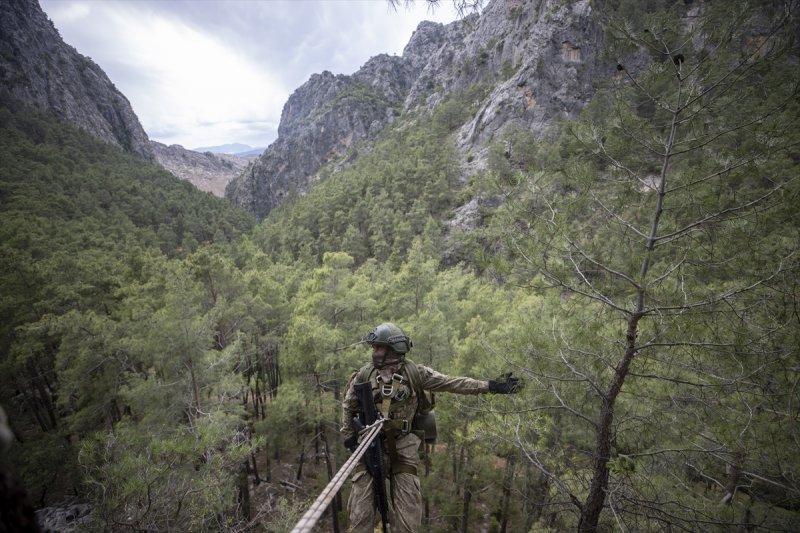 TSK Isparta'da, dünyanın en zorları arasında yer alan askeri eğitimi veriyor