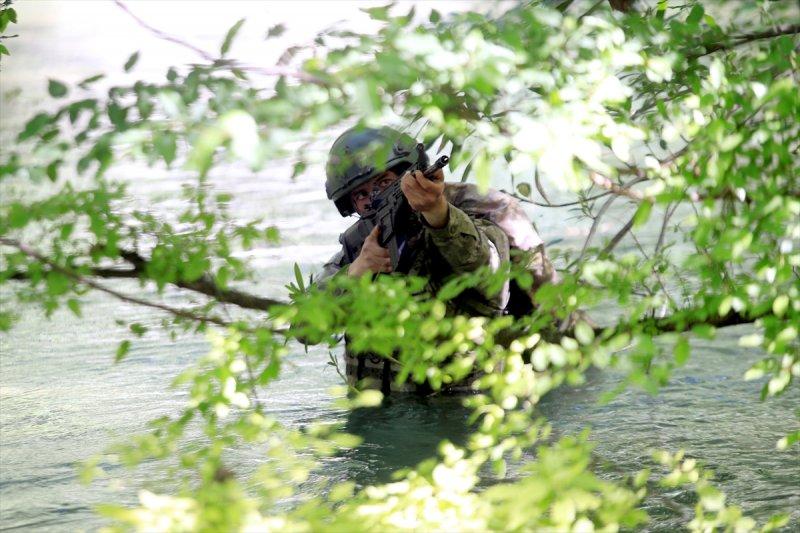 TSK Isparta'da, dünyanın en zorları arasında yer alan askeri eğitimi veriyor