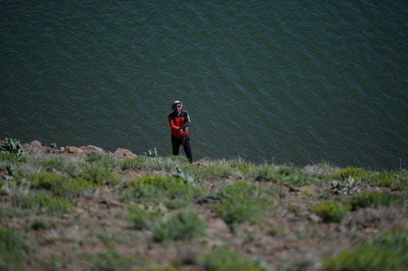 Yayla Dağı zirvesindeki göle 7 kilometrelik yürüyüşle ulaştılar