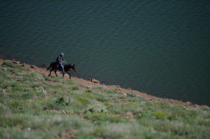 Yayla Dağı zirvesindeki göle 7 kilometrelik yürüyüşle ulaştılar