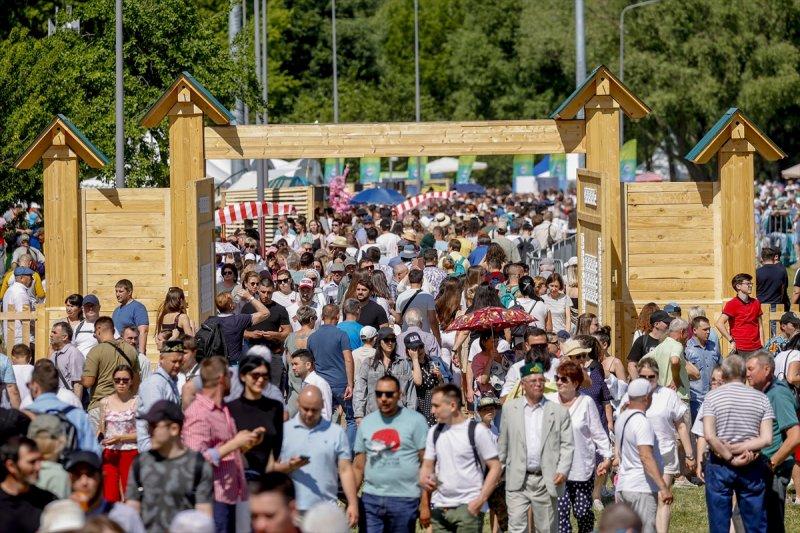 Rusya'daki Tatarlar ve Başkurtlar, Sabantuy Bayramı'nı kutladı