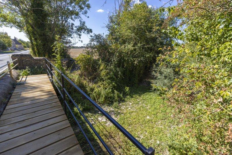 Thames Nehri'nin kaynağı kuruyor