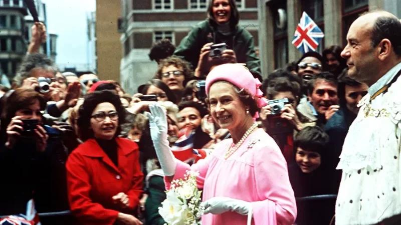 Fotoğraflarla İngiltere Kraliçesi 2'nci Elizabeth