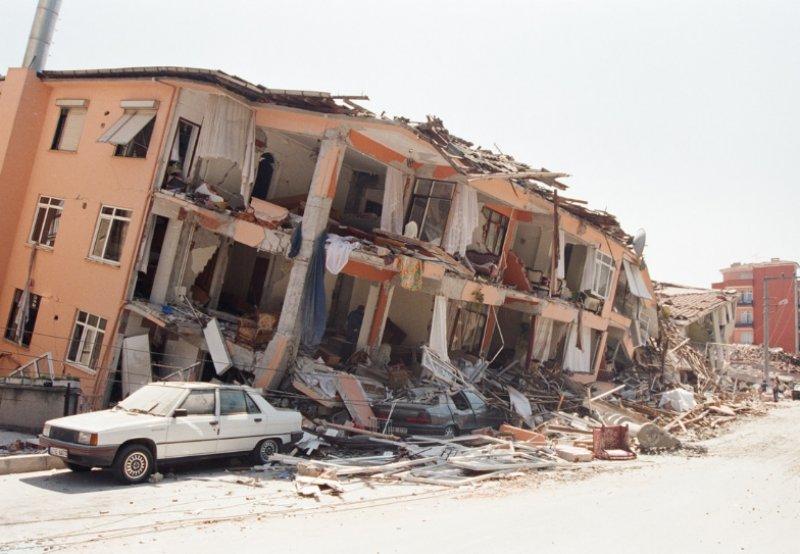 Düzce depreminin üzerinden 22 yıl geçti