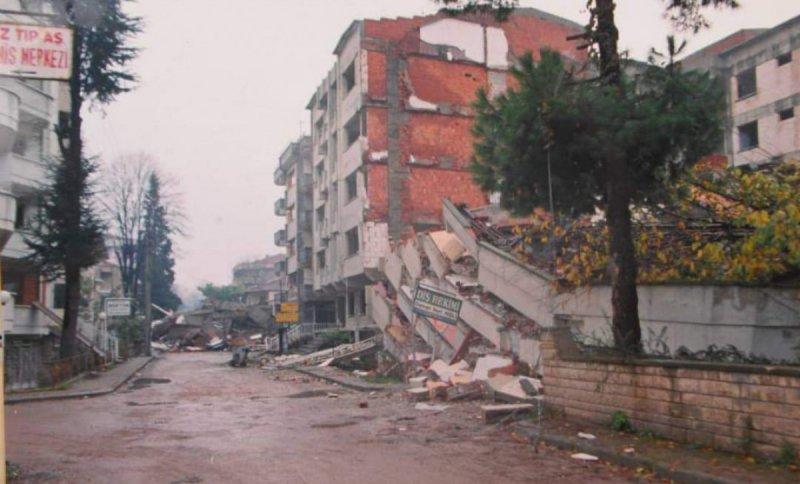 Düzce depreminin üzerinden 22 yıl geçti