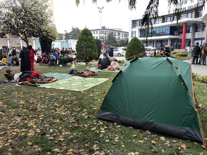 Düzce 5.9 şiddetindeki depremle sarsıldı