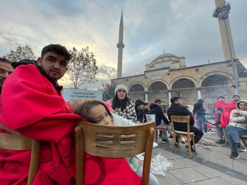 Düzce 5.9 şiddetindeki depremle sarsıldı