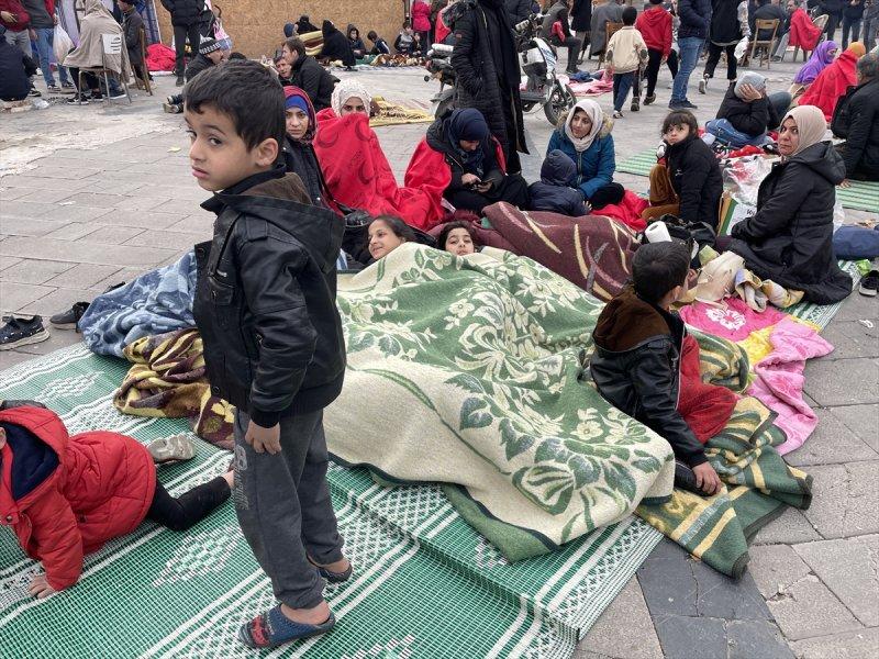 Düzce 5.9 şiddetindeki depremle sarsıldı