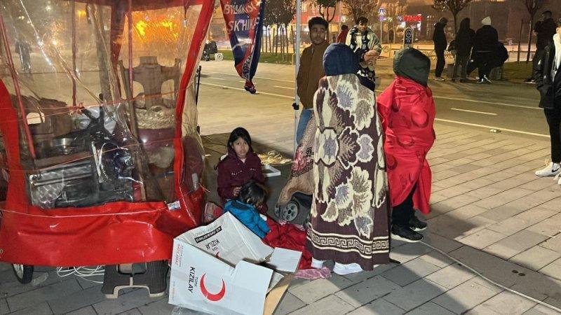 Düzce 5.9 şiddetindeki depremle sarsıldı