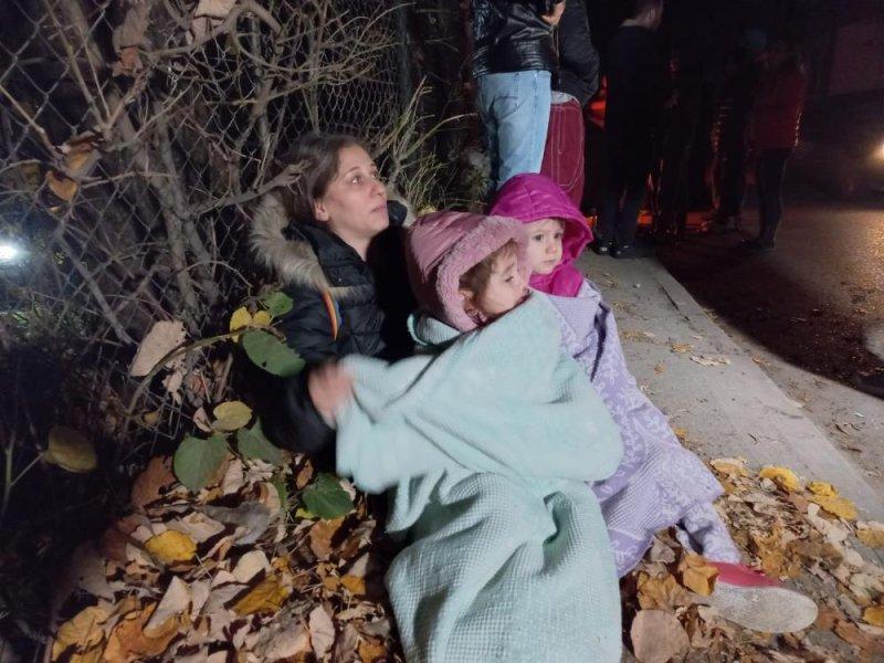 Düzce 5.9 şiddetindeki depremle sarsıldı