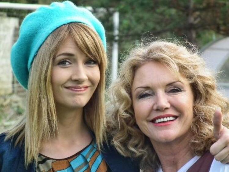 Yasemin Allen'in annesi meğer ünlüymüş! Türk filmlerinin İngiliz güzeli...