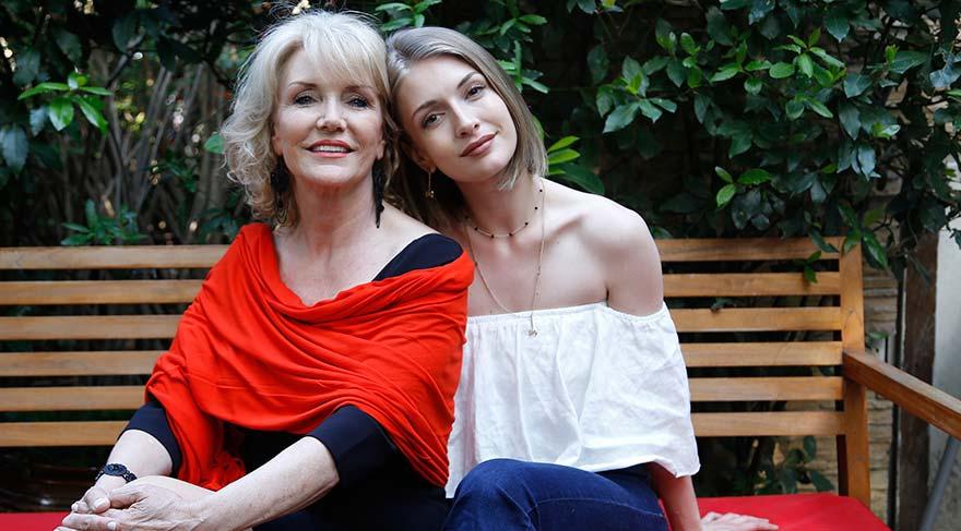 Yasemin Allen'in annesi meğer ünlüymüş! Türk filmlerinin İngiliz güzeli...