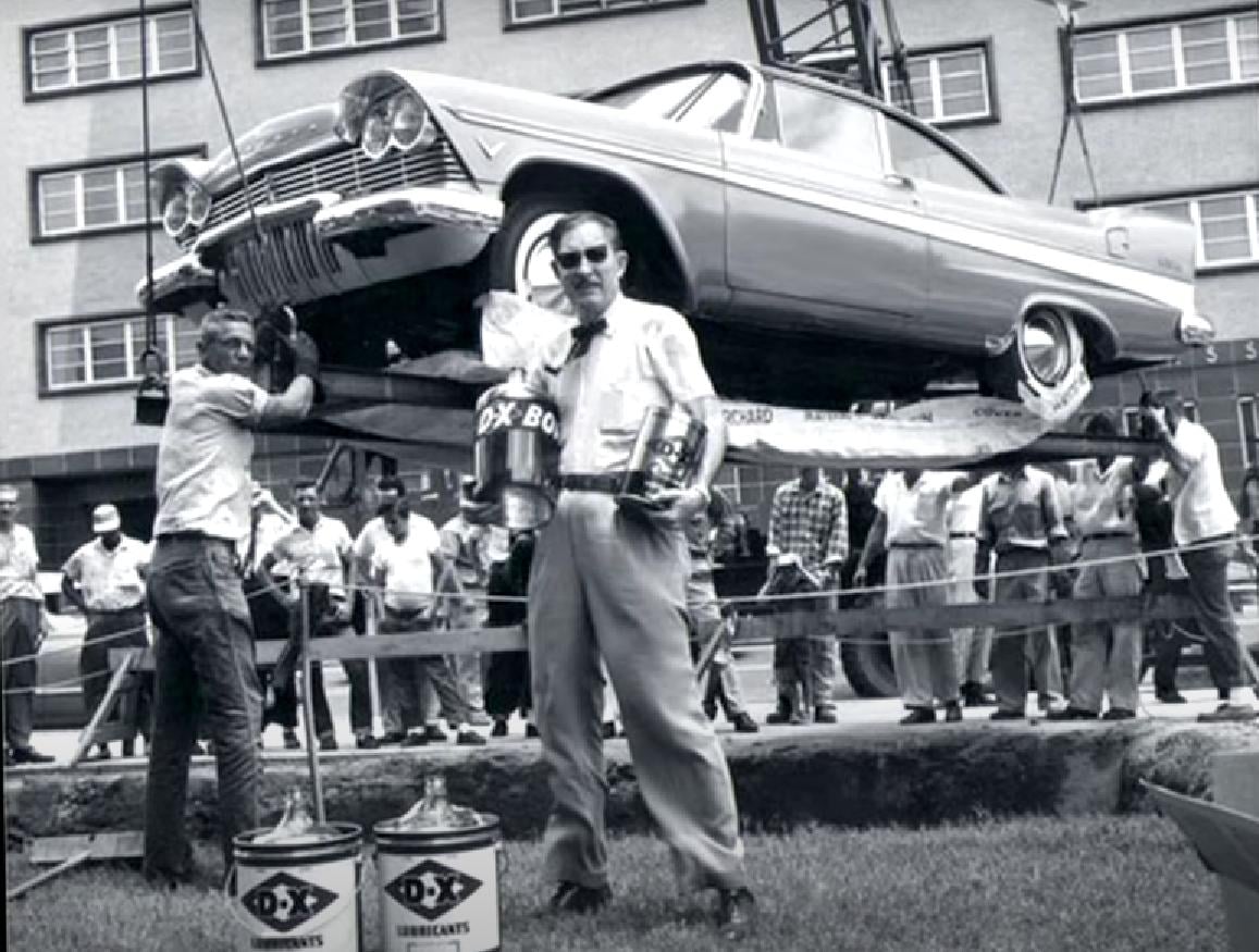 50 yıldır toprak altında olan klasik otomobil gün yüzüne çıktı