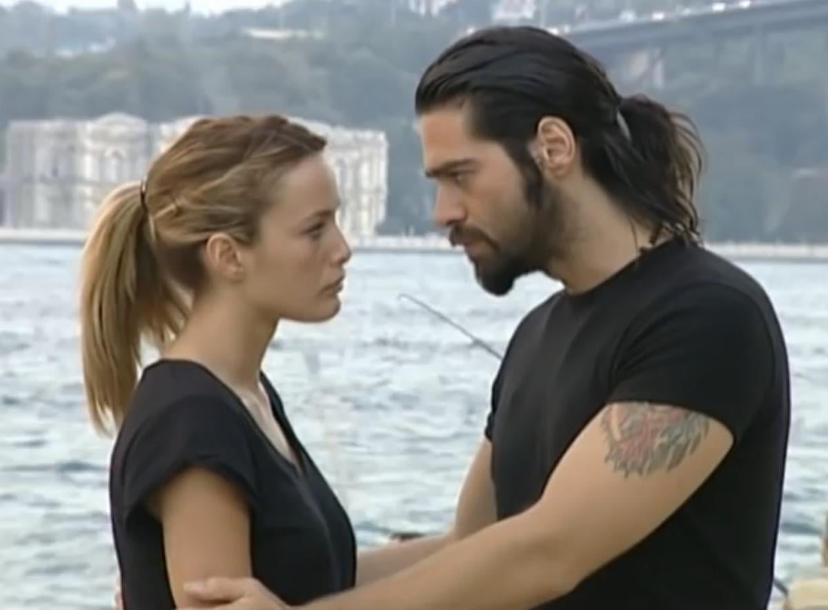 Arka Sokaklar'ın en güzel aşkıydı! Murat'la Zeynep'in yakışıklı oğluna bakın...