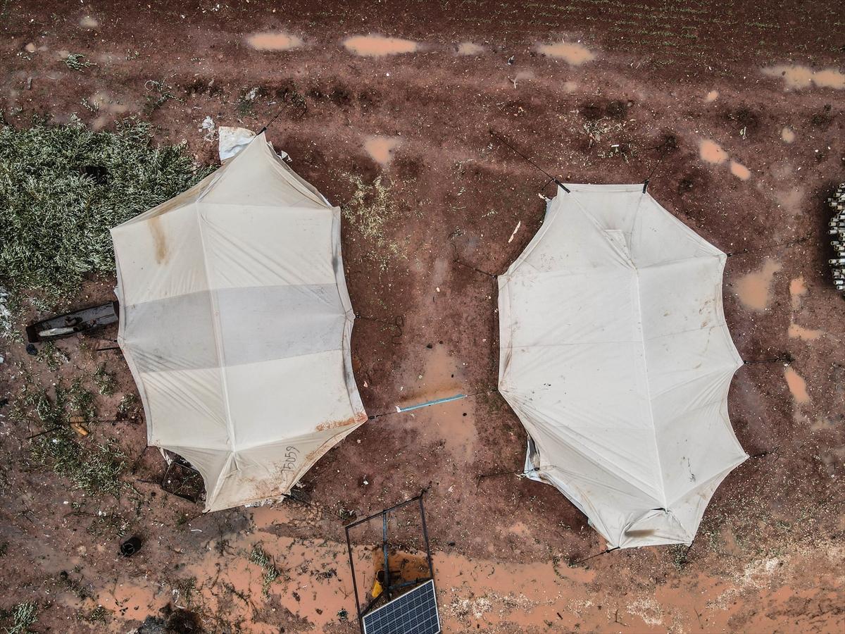 Sular altında kalan İdlib'deki kamplardan kareler