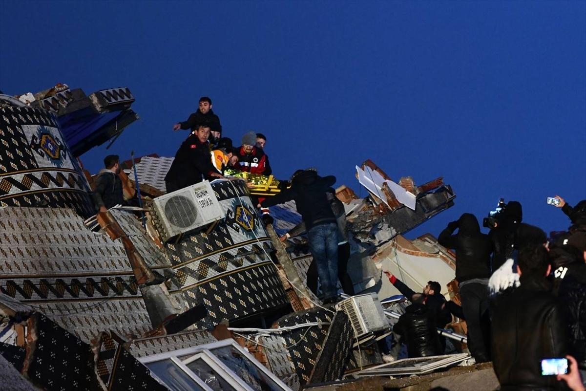 Kahramanmaraş, 7.7 şiddetindeki depremle sarsıldı