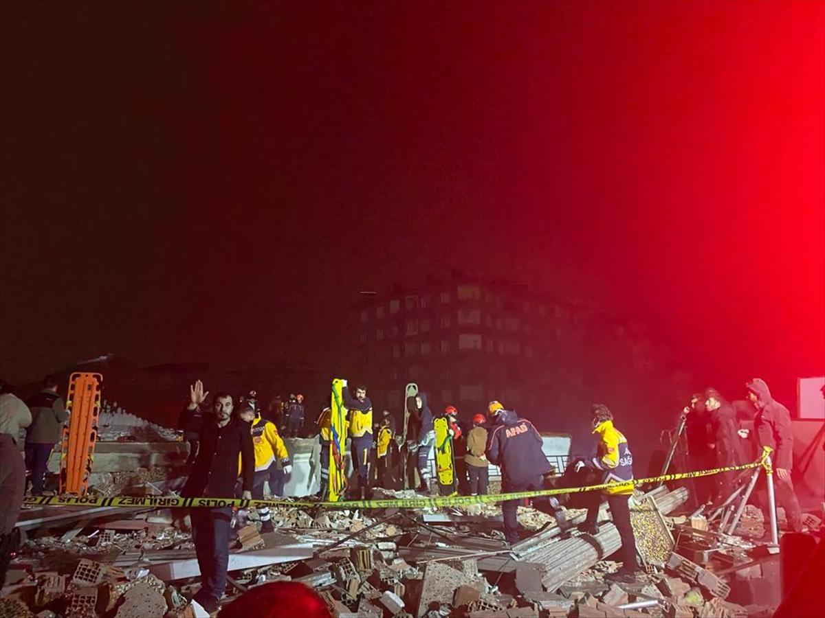 Kahramanmaraş, 7.7 şiddetindeki depremle sarsıldı