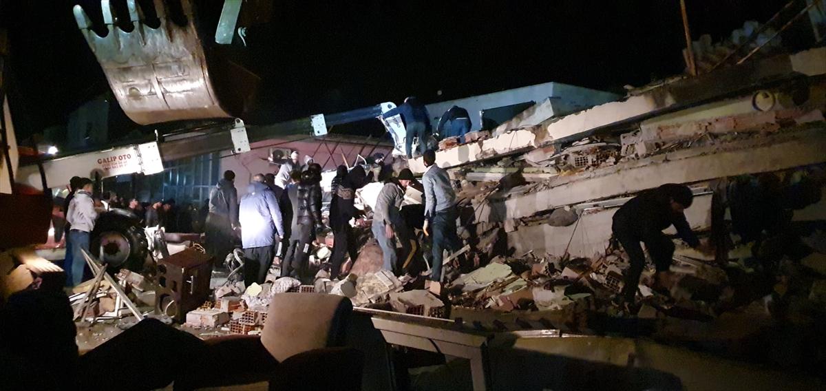 Kahramanmaraş, 7.7 şiddetindeki depremle sarsıldı