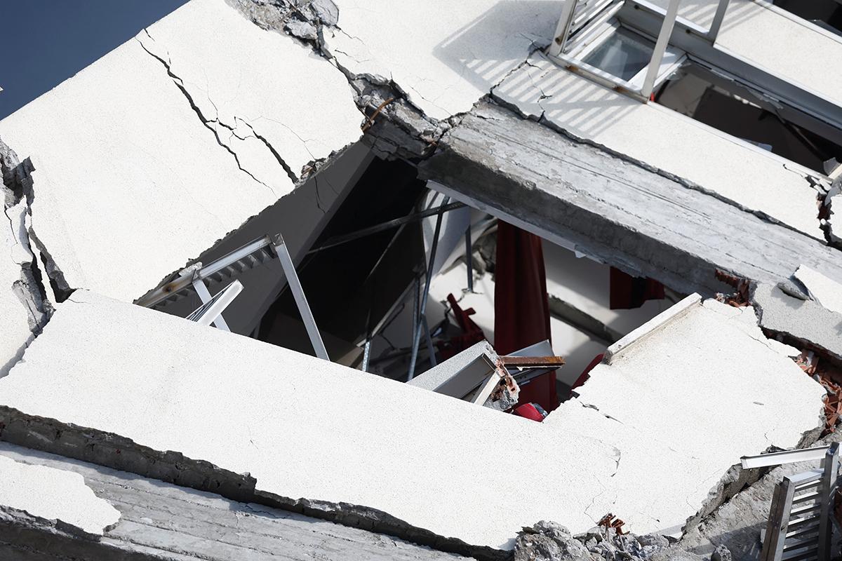 Reuters'ın objektifinden deprem sonrasında yaşananlar