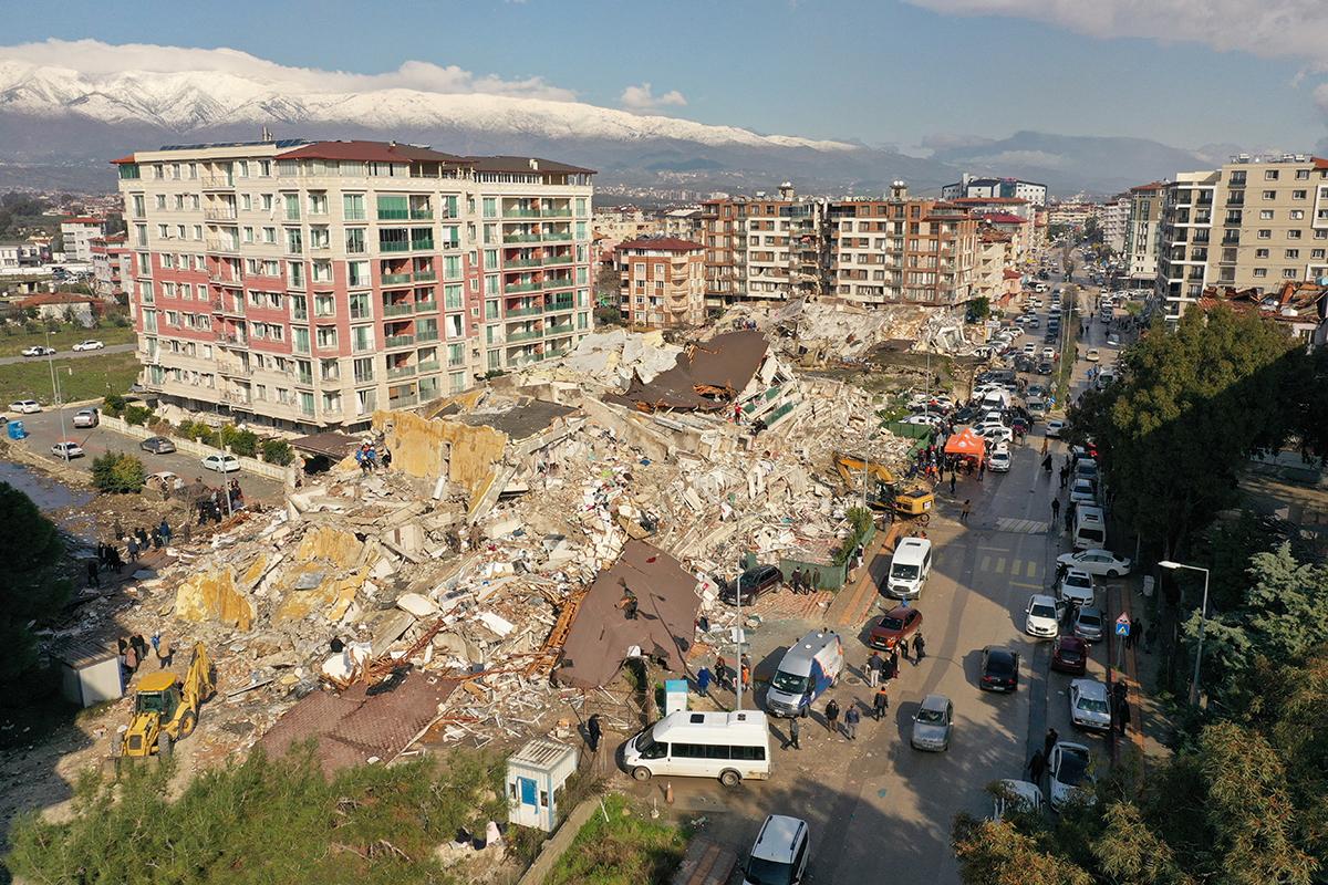 Reuters'ın objektifinden deprem sonrasında yaşananlar