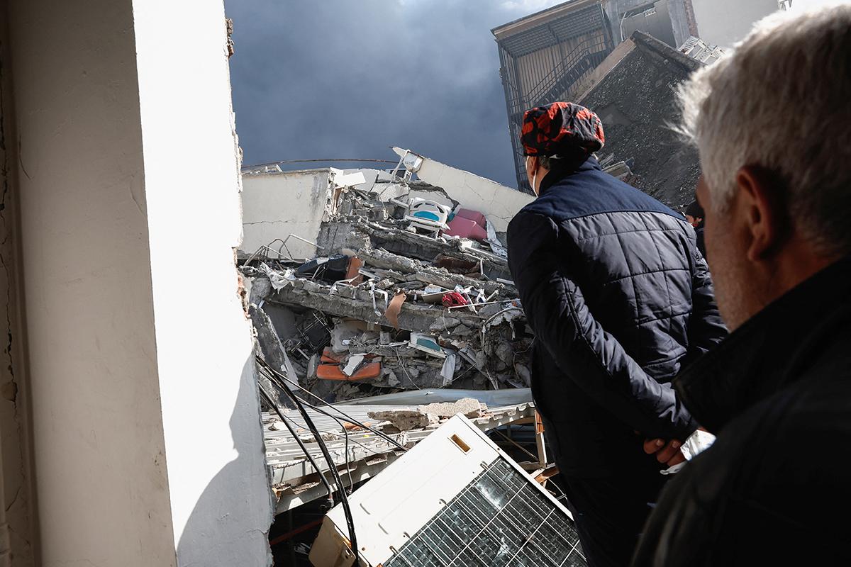 Reuters'ın objektifinden deprem sonrasında yaşananlar