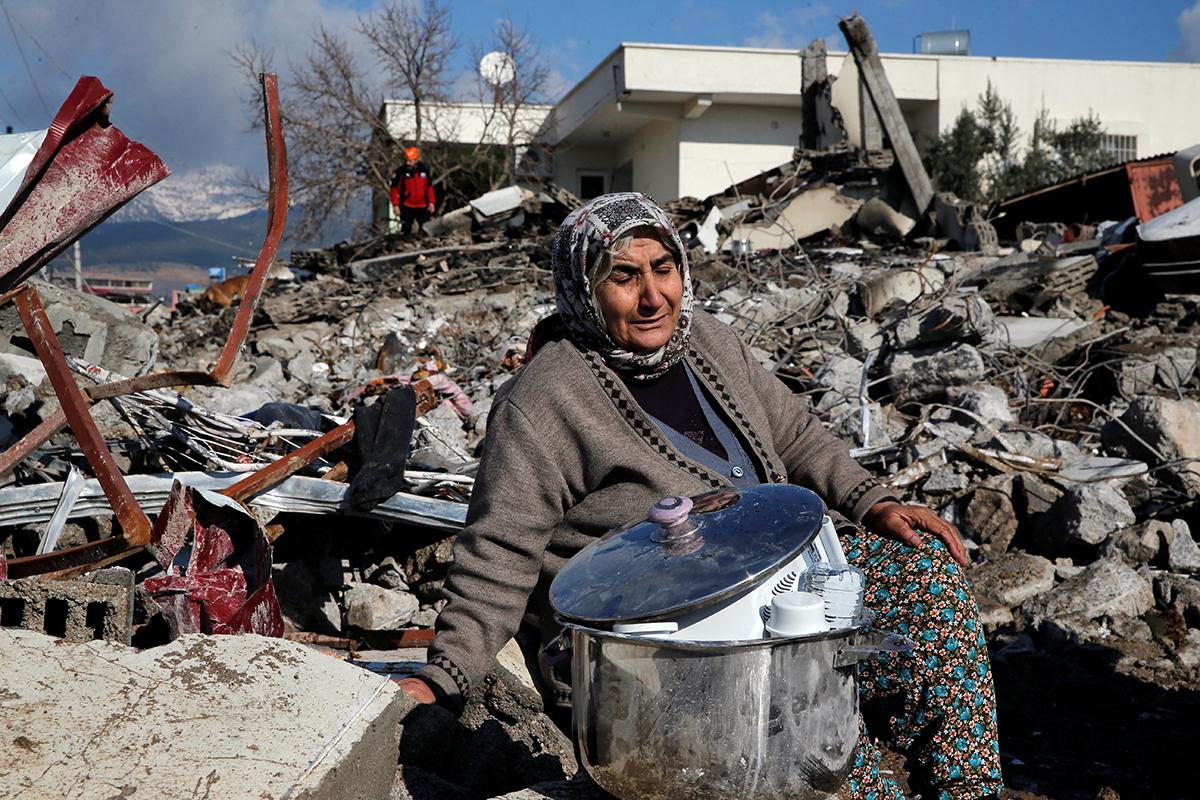 Reuters'ın objektifinden deprem sonrasında yaşananlar