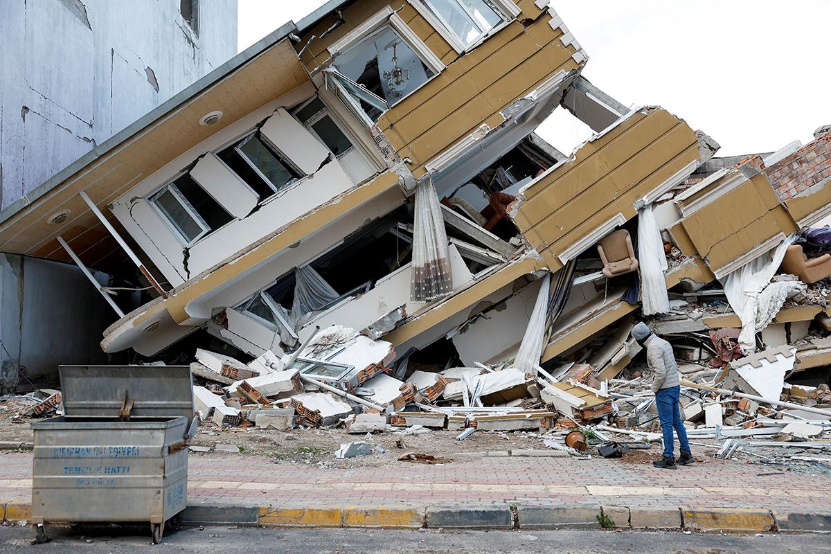 Reuters'ın objektifinden deprem sonrasında yaşananlar