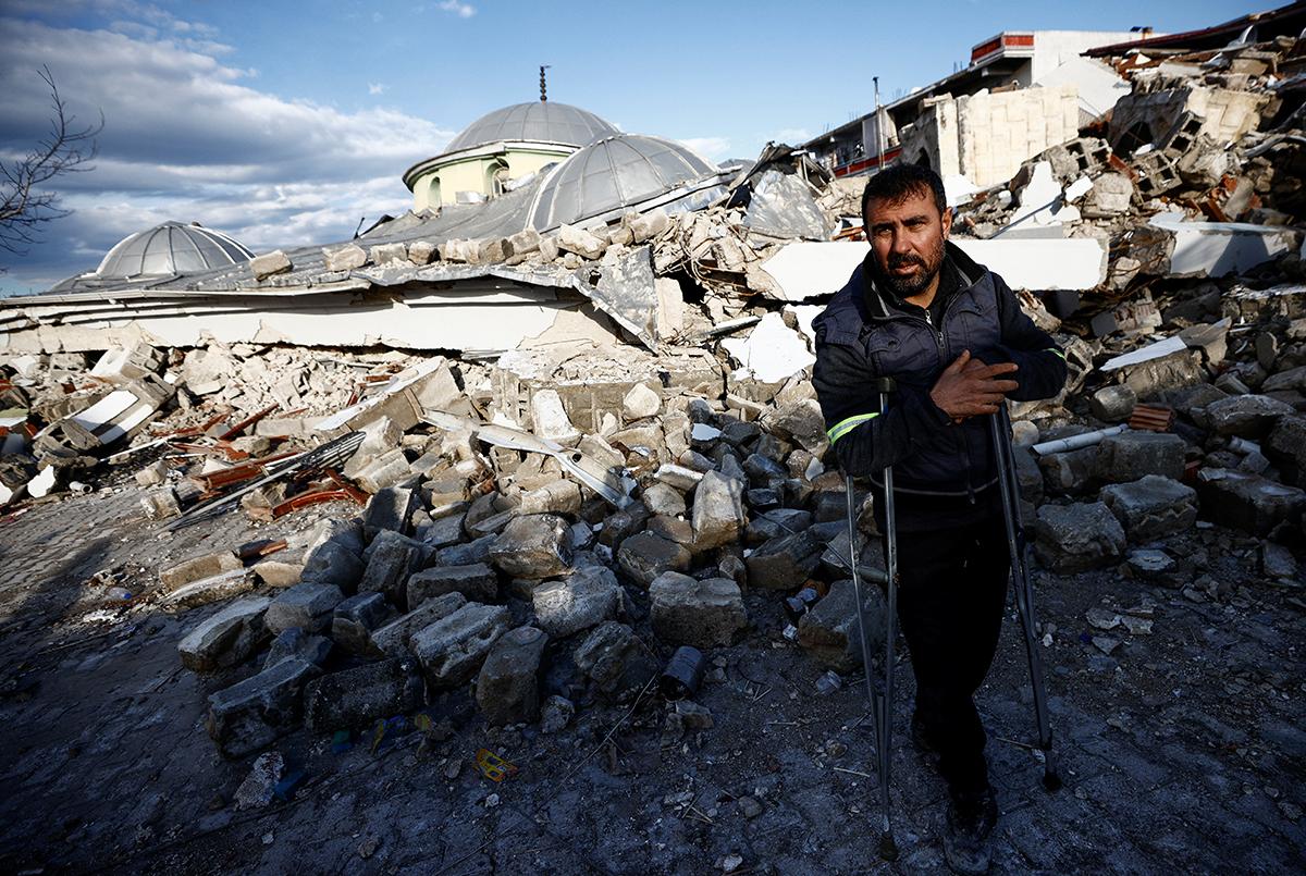 Reuters'ın objektifinden deprem sonrasında yaşananlar