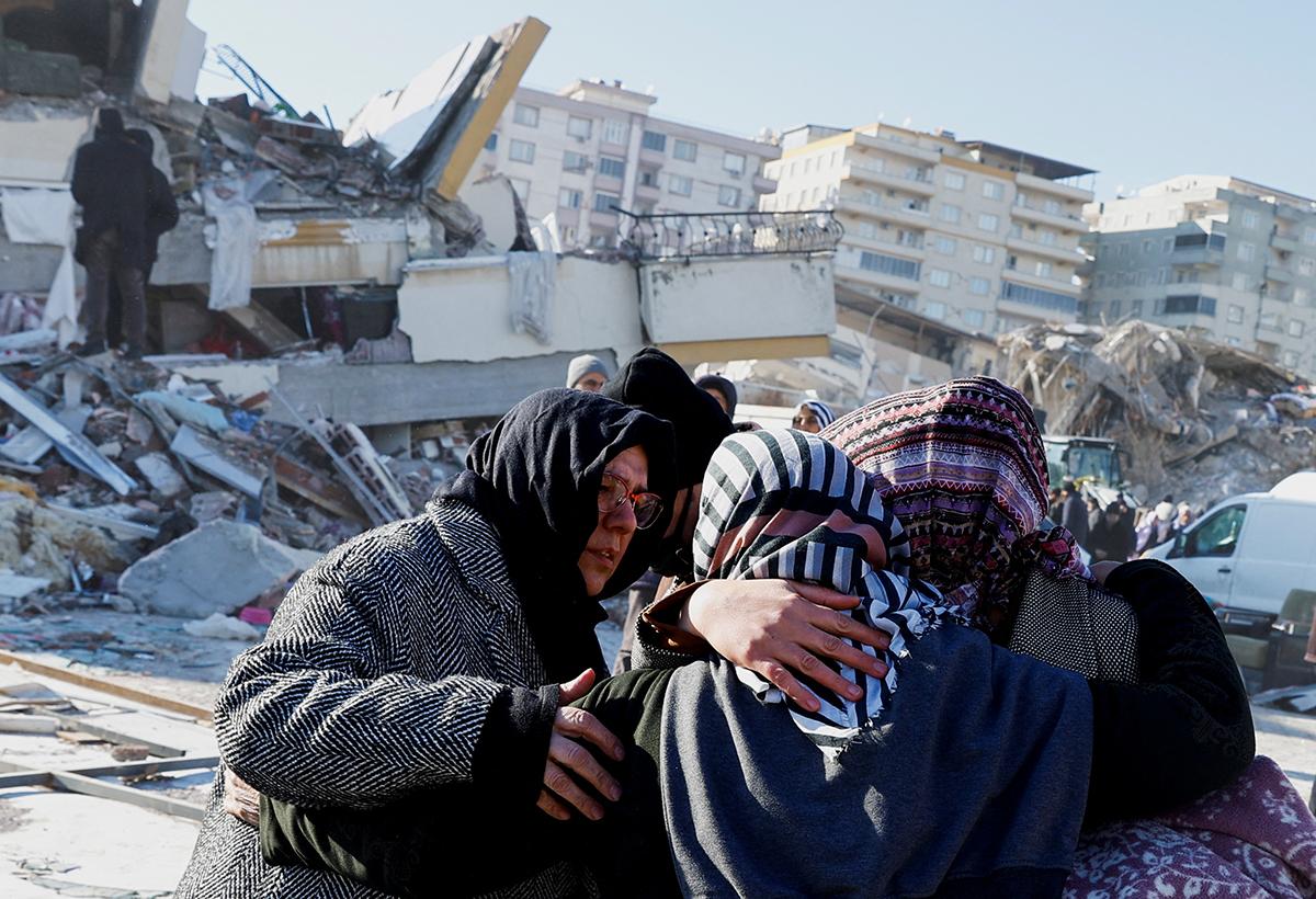 Reuters'ın objektifinden deprem sonrasında yaşananlar