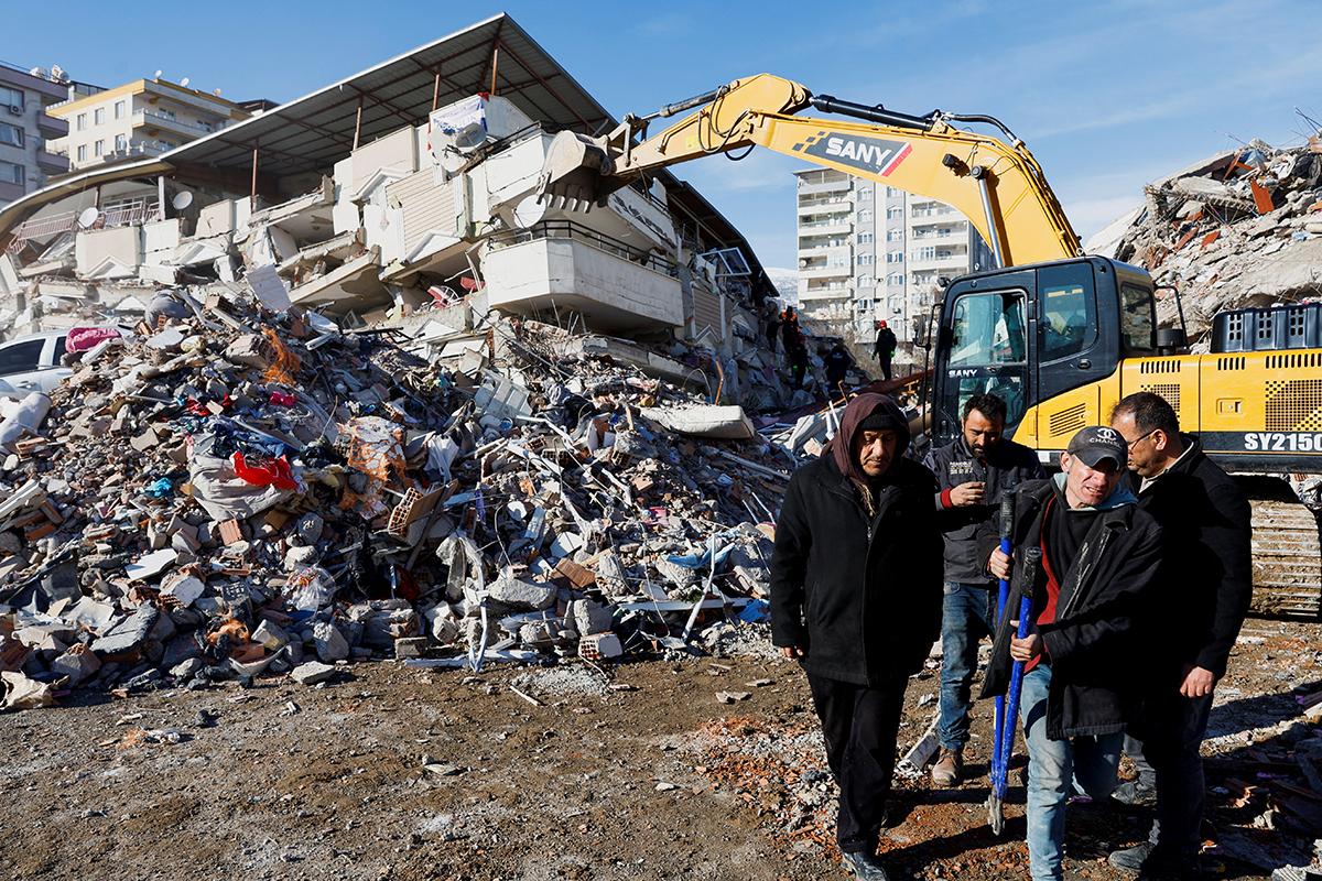 Reuters'ın objektifinden deprem sonrasında yaşananlar