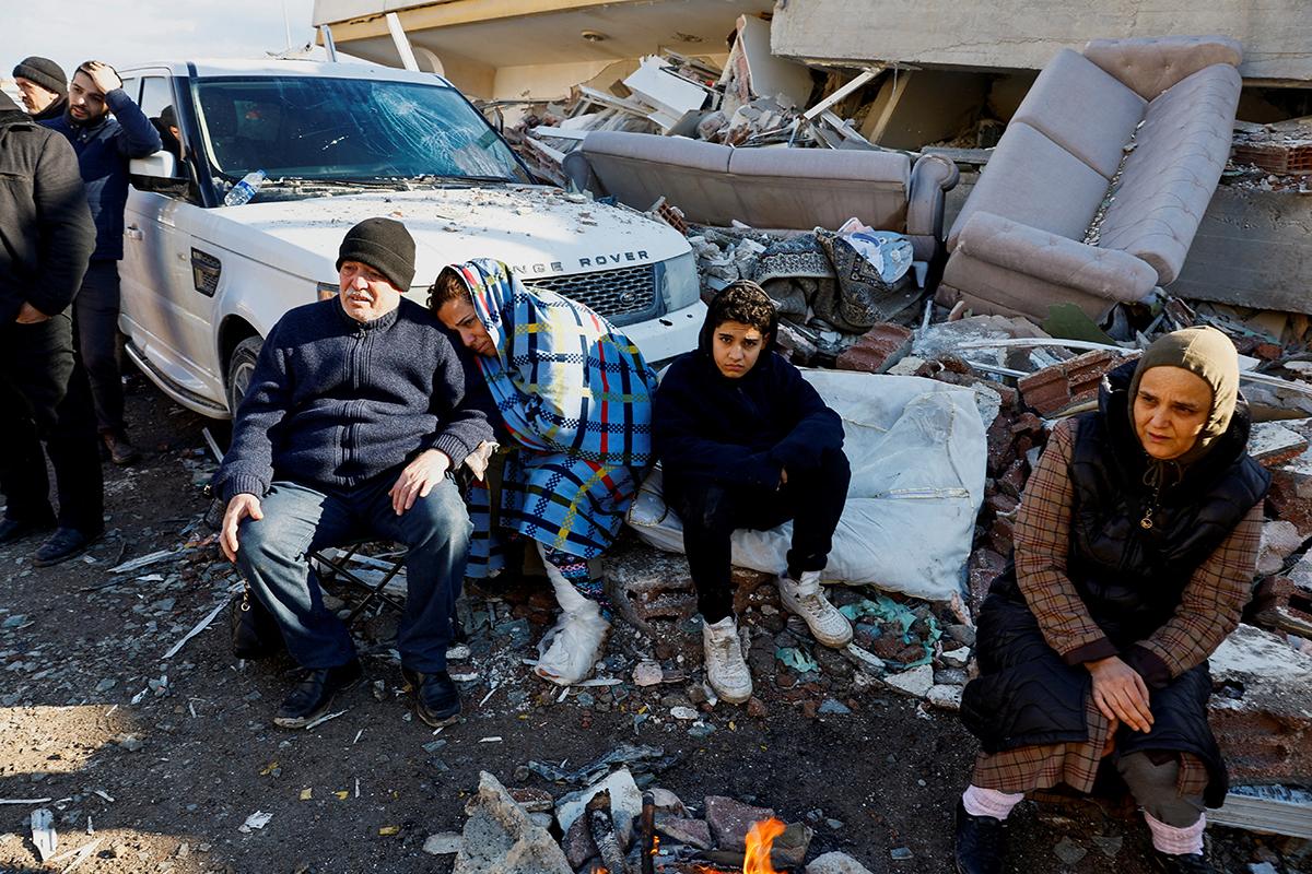 Reuters'ın objektifinden deprem sonrasında yaşananlar