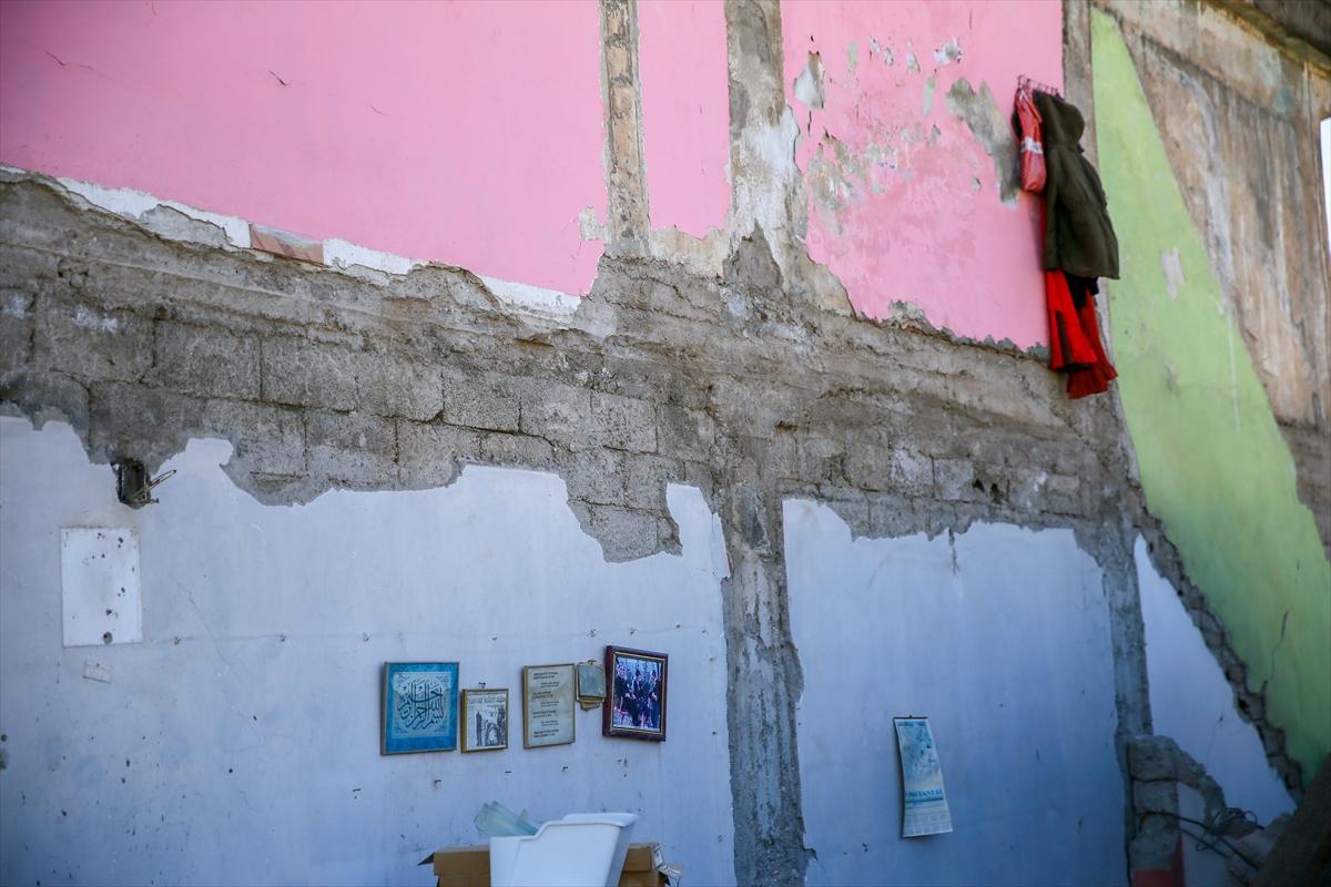 Depremin vurduğu Nurdağı'nda depremzedelerden geriye kalanlar