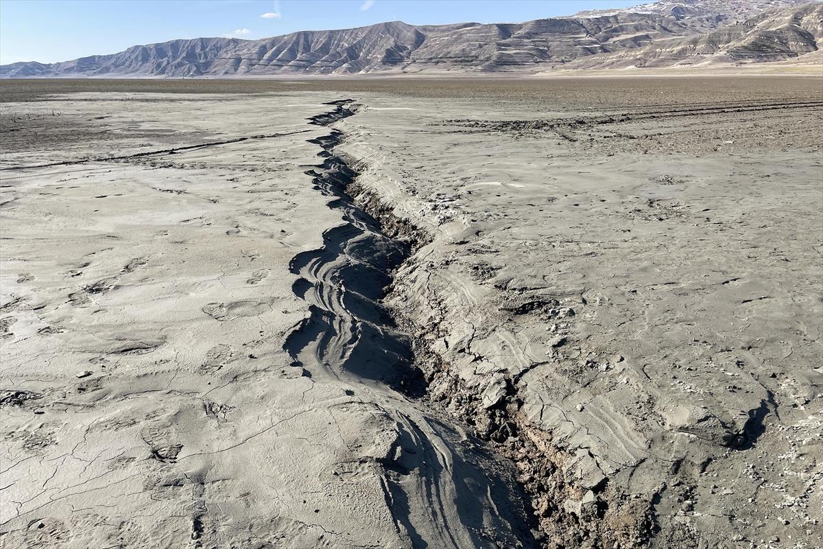 Elazığ'da fay hattındaki zemin sıvılaşması